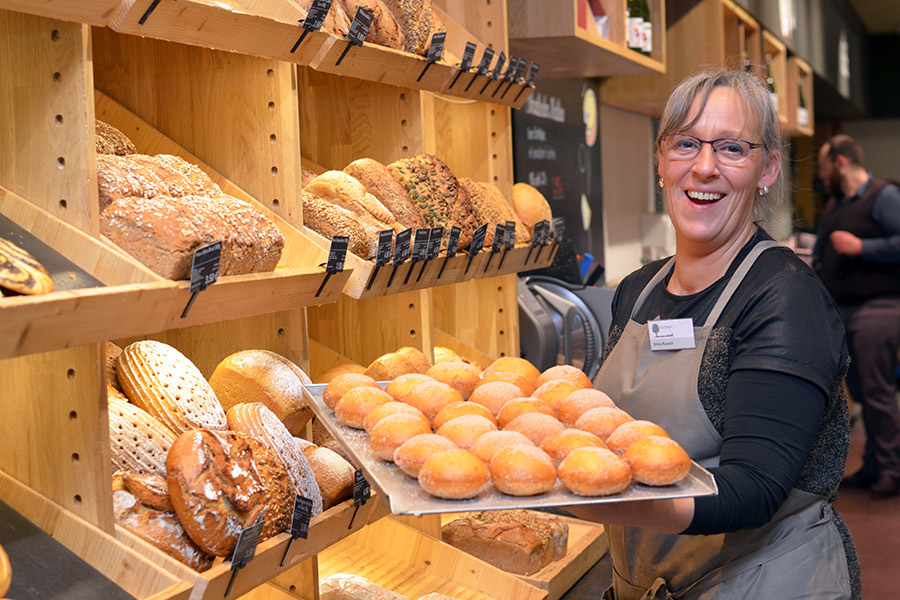 Mehrere Brotsorten und süße Teilchen werden bei uns grundsätzlich ohne Weizenmehl gebacken.