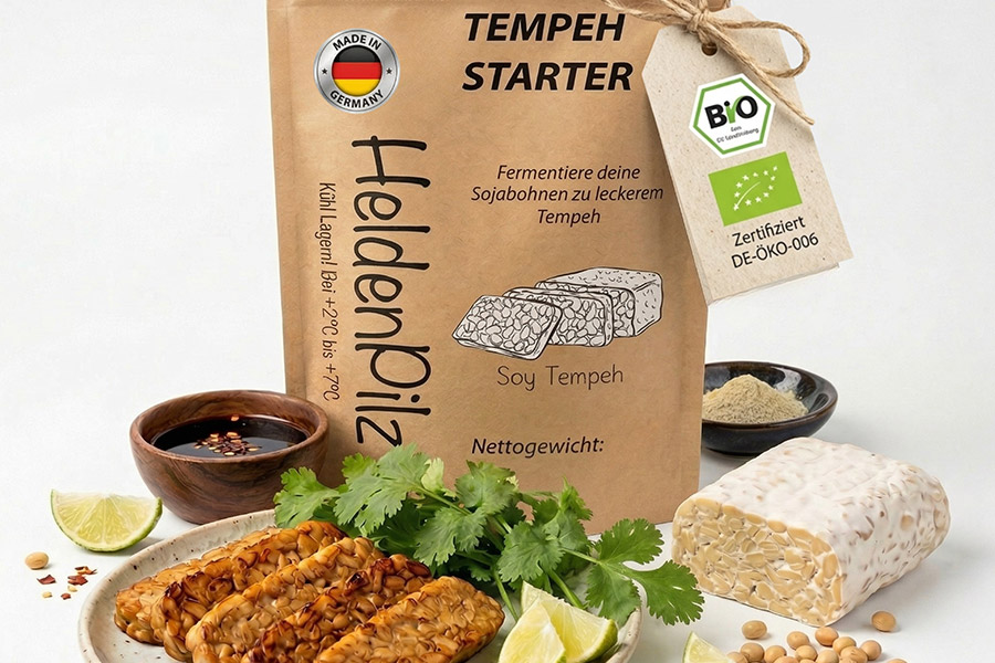 HeldenPilz Tempeh Starterset
© HeldenPilz GmbH HeldenPilz Verkaufsverpackung Tempeh Starterset auf Tisch mit rohem und gegrilltem Tempeh auf Teller