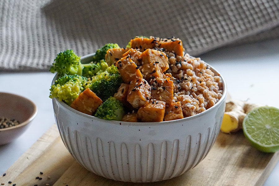 Rezeptbild glasierte Tempeh Bowl Rezeptbild glasierte Tempeh Bowl